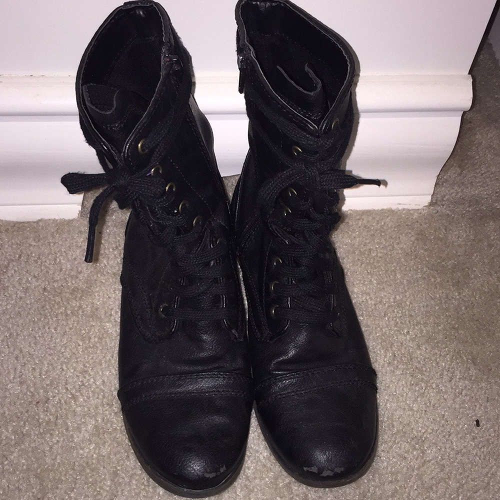 Combat boots